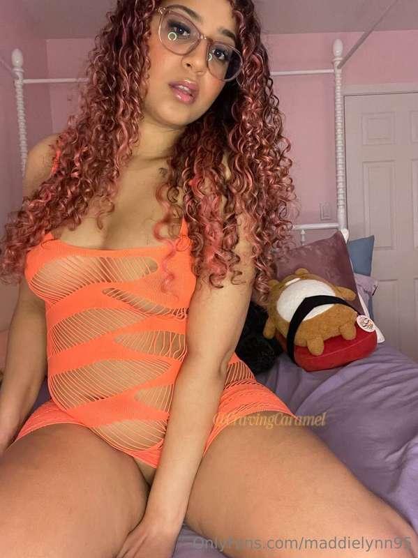 🩷💦 @CravingCaramelFree 💦🩷This Thicc Slut loves to squirt💦🤭 A..