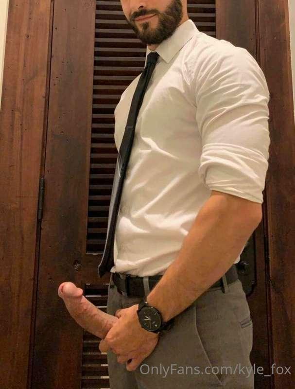 Come and Relax. @iamchacez will take care of your sexual des..