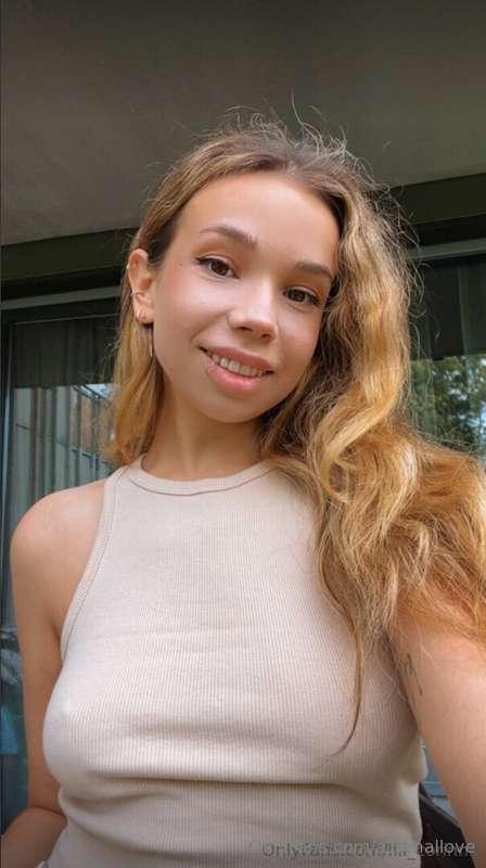 🔥𝗙𝗥𝗘𝗘 𝗢𝗡𝗟𝗬 𝗡𝗢𝗪🔥@lili_corinne This cutie loves to moan sweetl..
