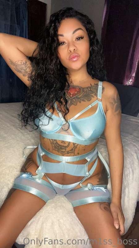 🐣 Make sure you go to my bio and follow my social medias 🥰
A..