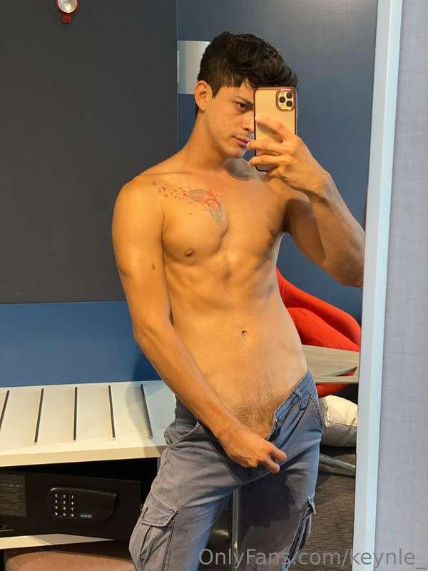 Heey guys I want to do a live show here soon 🙈😘  So choose h..