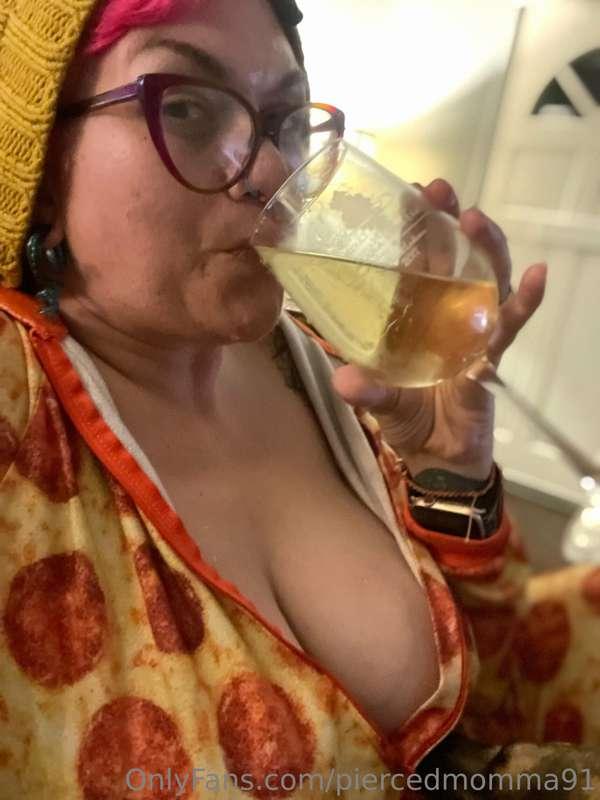 Who Wants a wined up pizza cutie?