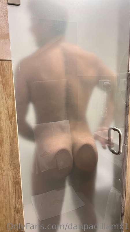 Un rapidin en el baño bebe? 🫣