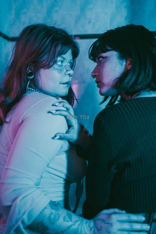 Swipe pour nous voir dans des positions improbables avec @yu..