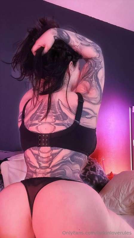Should I touch myself to sleep… or stay teasing all night?💌 ..