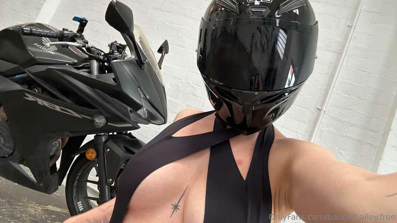 Helmet on, engine warm, and the wind felt just right 🖤Imagin..