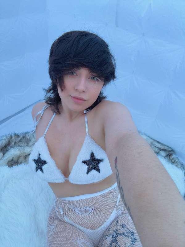 Like if u think i am cute. Ignore to get hit in the head wit..