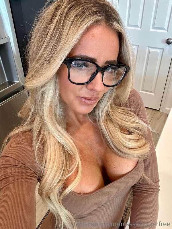 Don't you want to spend the rest of your day with me?🥰