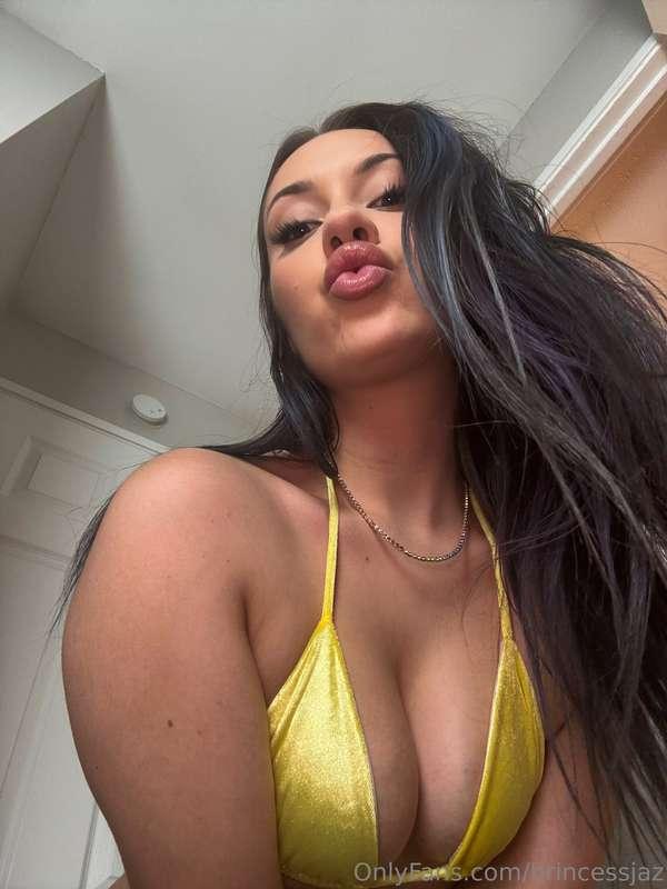 undress me in the dms 💕