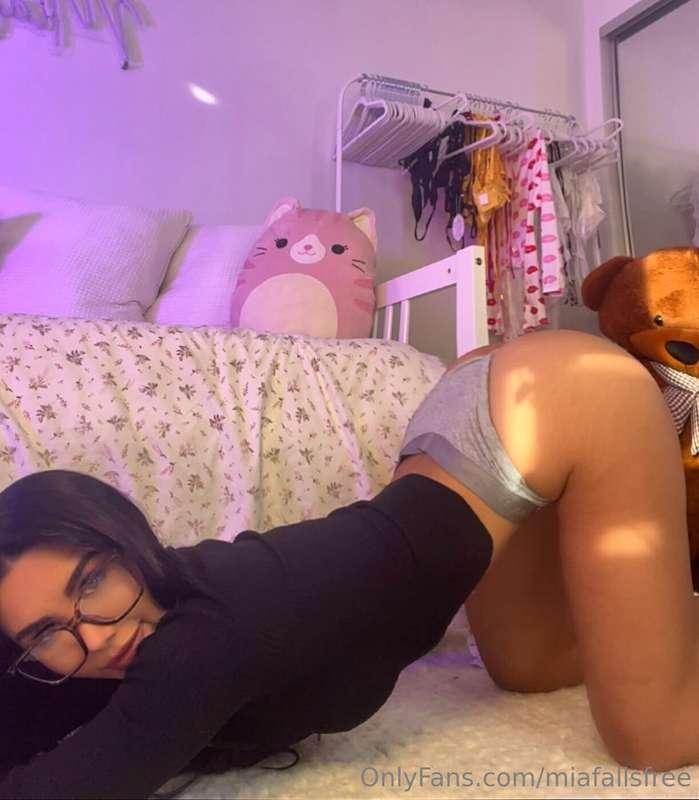 Bend me over 😏😉