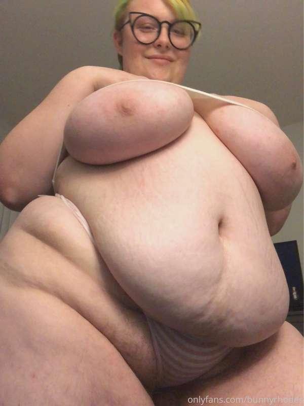 look at that fat pussy omg 😩