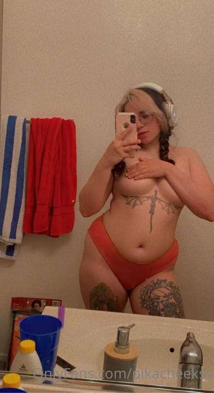 Falling in love with my body everyday 🥰

Sending out a sneak..