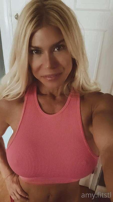 Coffee and Cleavage ☕️🍒 Enjoy the view 💋💋