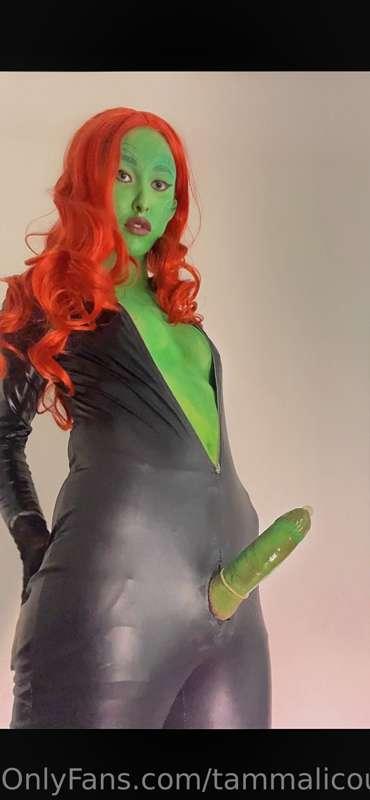 Would you suck my intergalactic sword? 👅💚