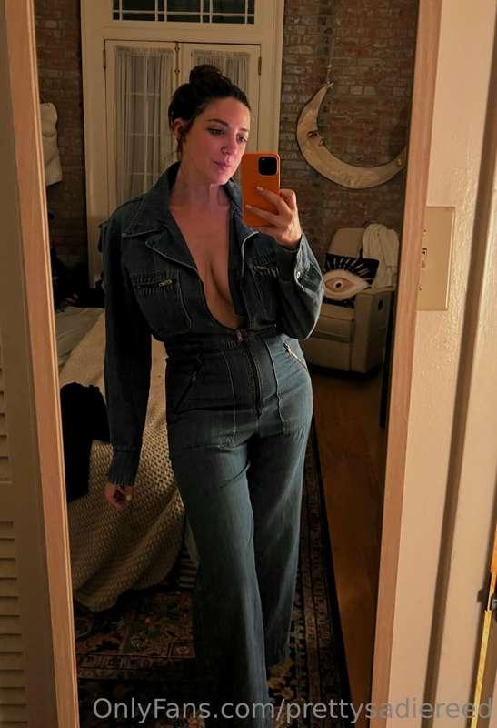 is snatched the right word for this outfit?

got a 70s perfe..