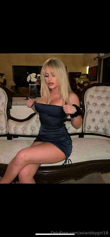 OMG!🥵 @chlo.bear
is planning her FIRST 3 some😱😱

☝🏻FIRST 25 ..