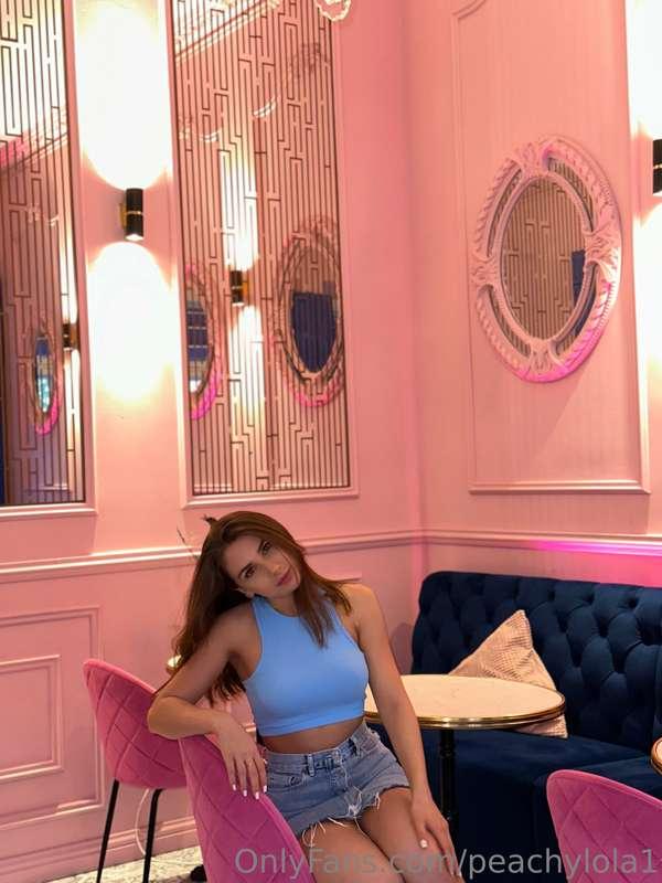 Can you guess what I'm looking at? 👀🙈