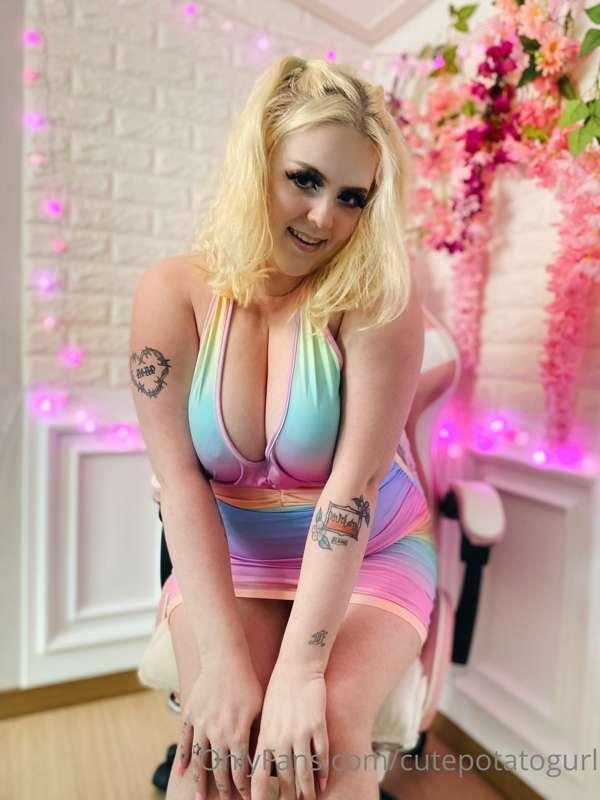 Ready to film custom videos and do custom pictures!  Dm to o..