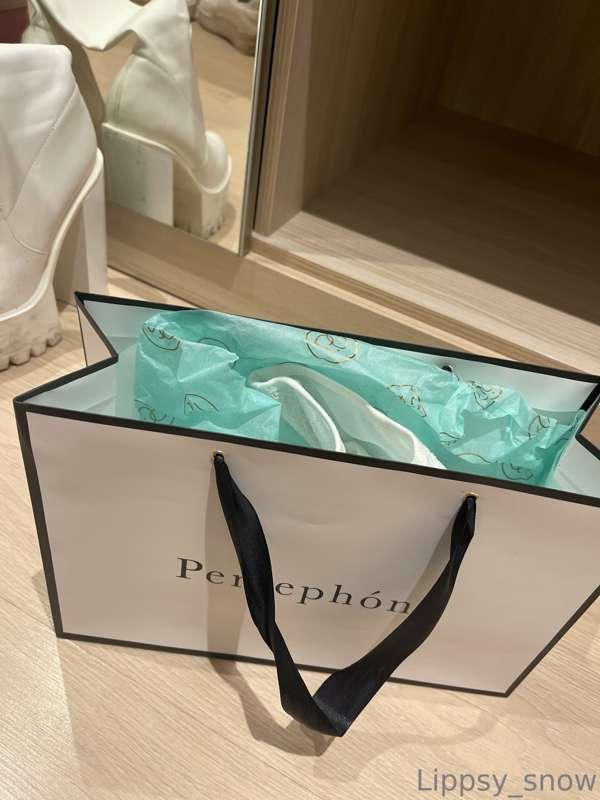 Swipe to open the bag 👼🏼✨ yeah I’m an angel so expect me in ..