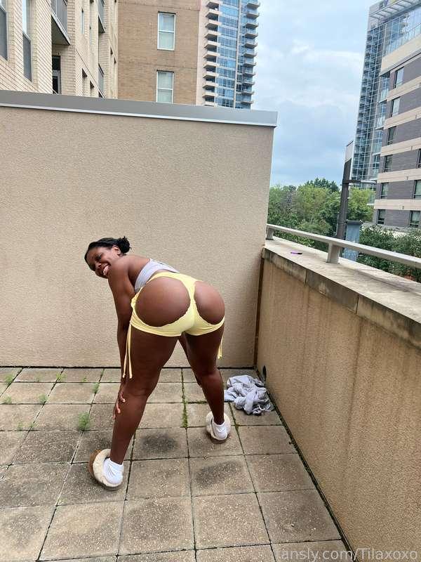 You like my new shorts? 😊


#ass #shorts #ebony #public #outdoor