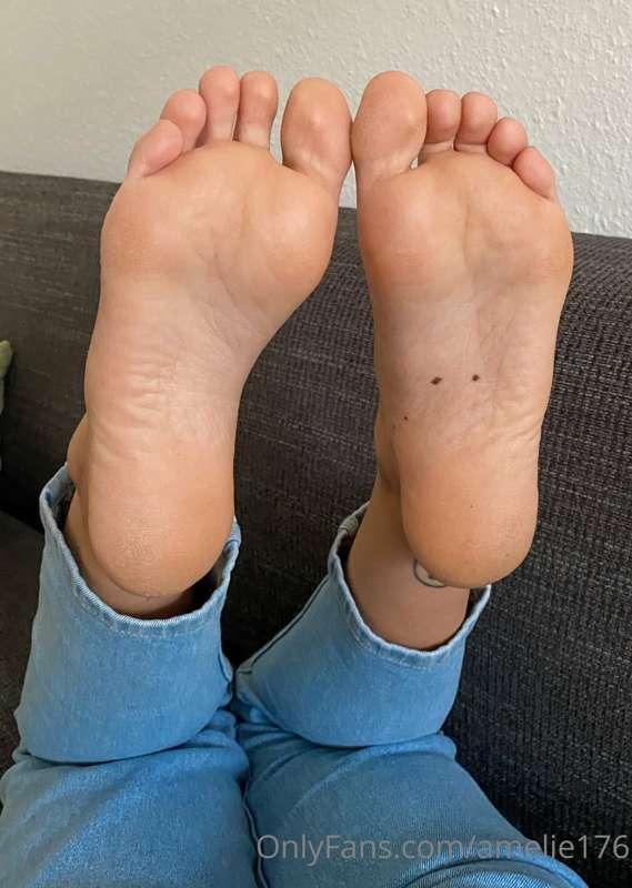 Take them jeans off