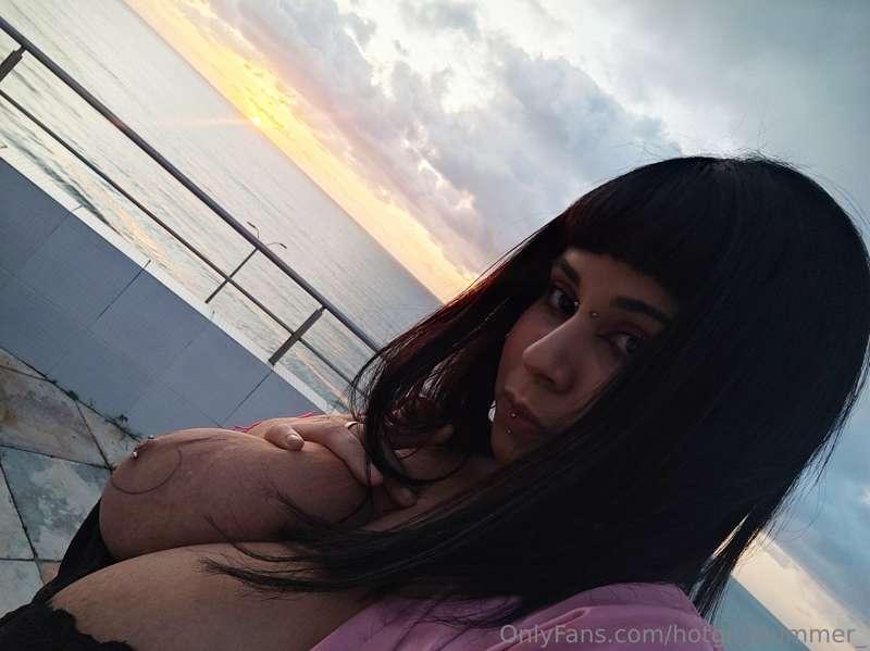 hotgiirlbummer_ image #3