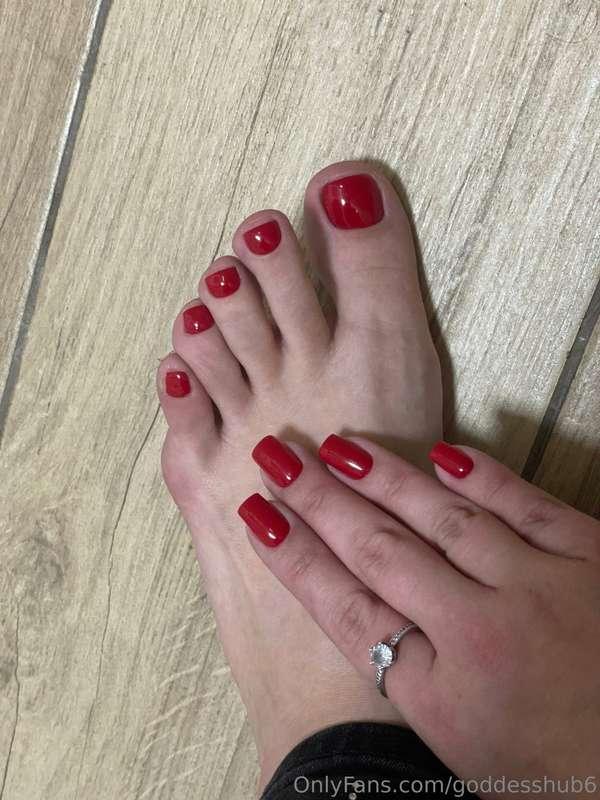 Red or…? ❤️  #feet