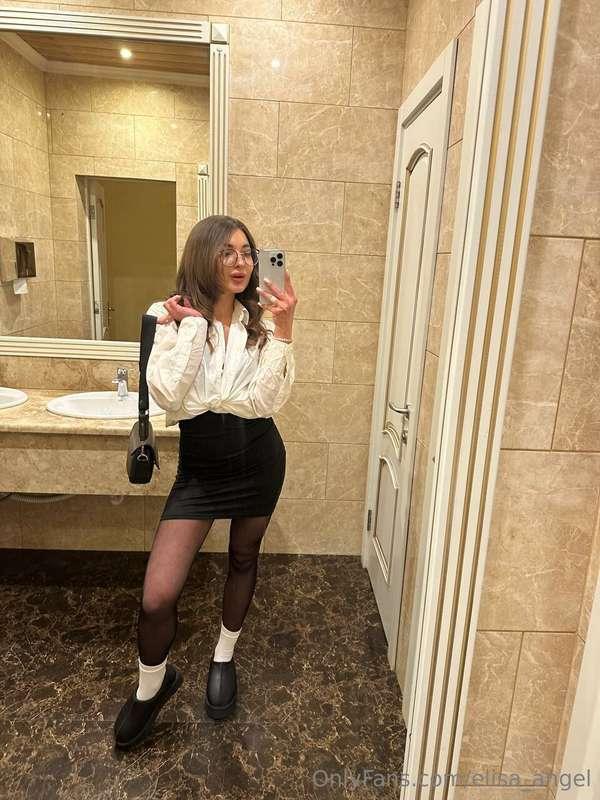 Always wanted to have sex in a restaurant bathroom.😇😇😇