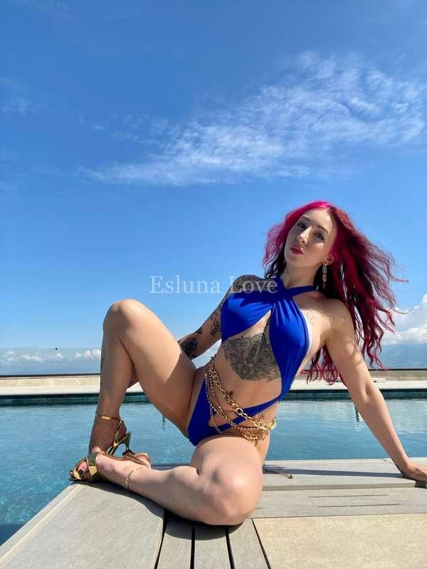 Smell my feet and between my legs 😈👠