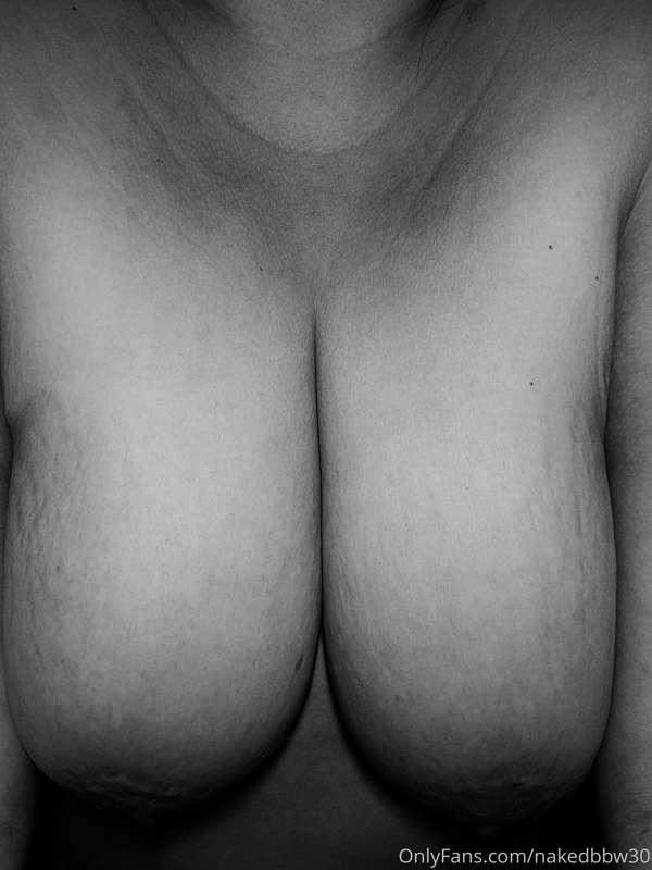 B&W 💋