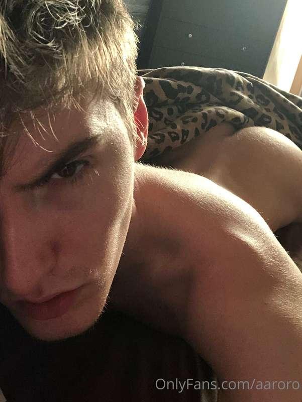 Get in bed w me 🍑🍑🍑
