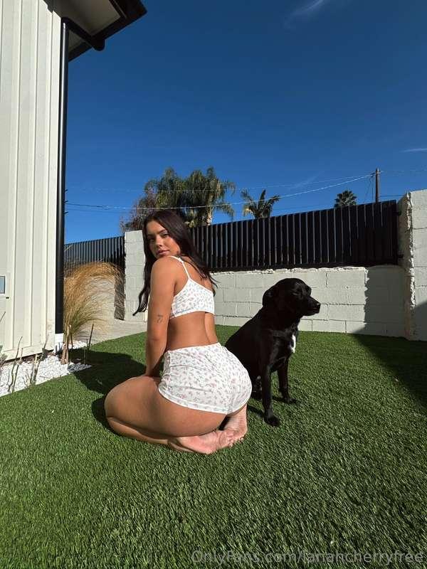 always has my back 🖤https://onlyfans.com/itslanahcherry