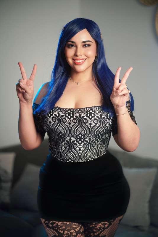 I'm so thrilled to start this new adventure on FANSLY 🥰✌️
I can't wait to share with you my new content, thanks for joining me here 🥰❤️