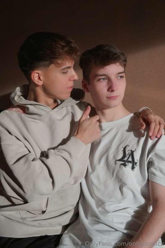 Two twinks in a room. We might kiss!?