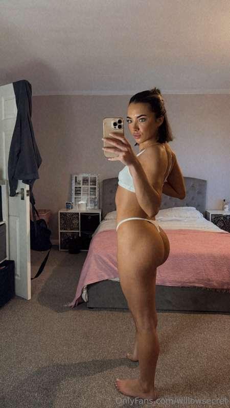 Help my gym buddy @nicoleshannon1 move on from her ex! 🔥 She..