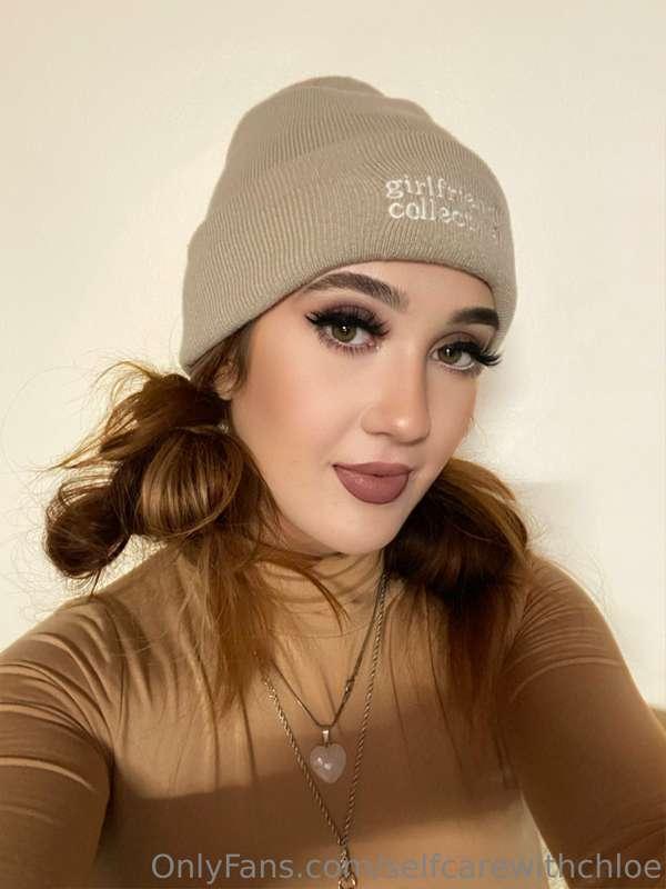 Happy Monday! 🥰❤️ Do you guys like this new hairstyle!?! 😝😍 ..