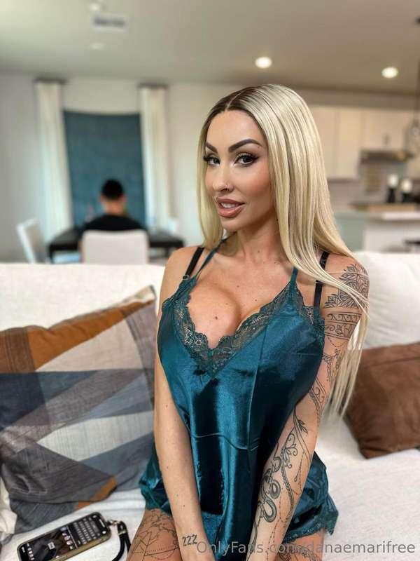 I'm your sexy wifey today! 😜