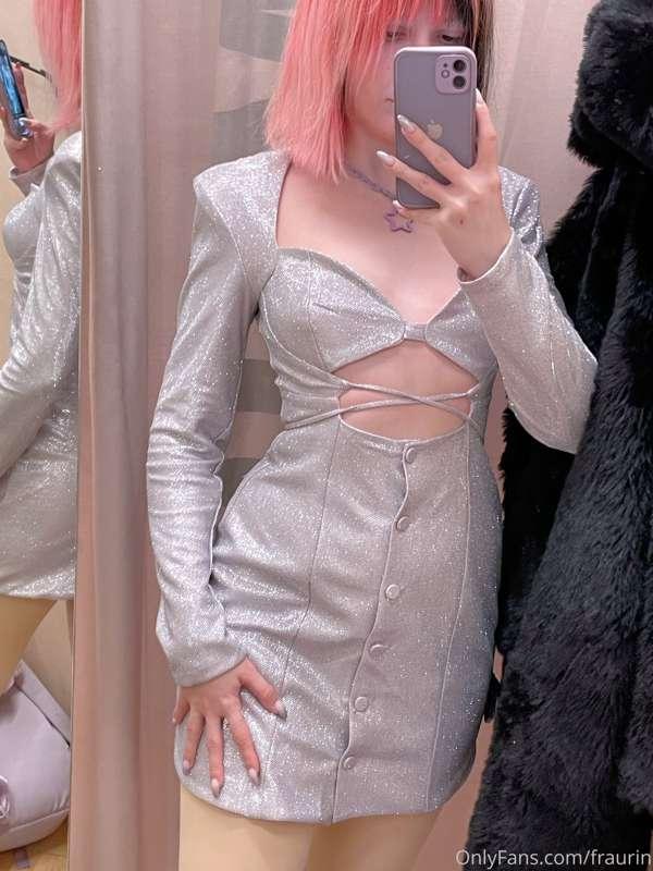 Fitting room selfies! ❤️ 
I tried on a beautiful dress in th..