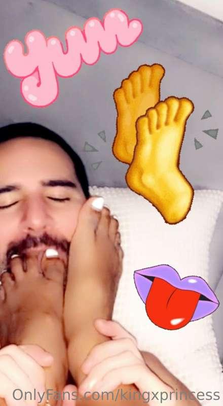 ***Toe Sucking***  Watch him suck my toes and lick 👅 my feet..