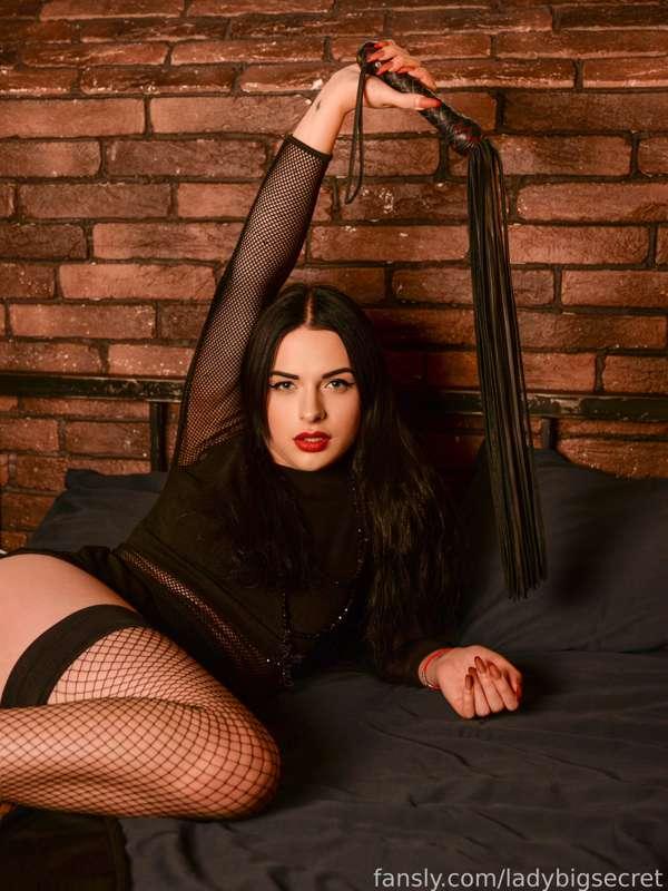 Obey me😈
Listen to my every word, do as I say. Look with awe into my eyes and repeat after me "Yes, my mistress, I am all yours"
#bd #bdsm #kinky #sissy #mistress #sub #rolepley #slave 