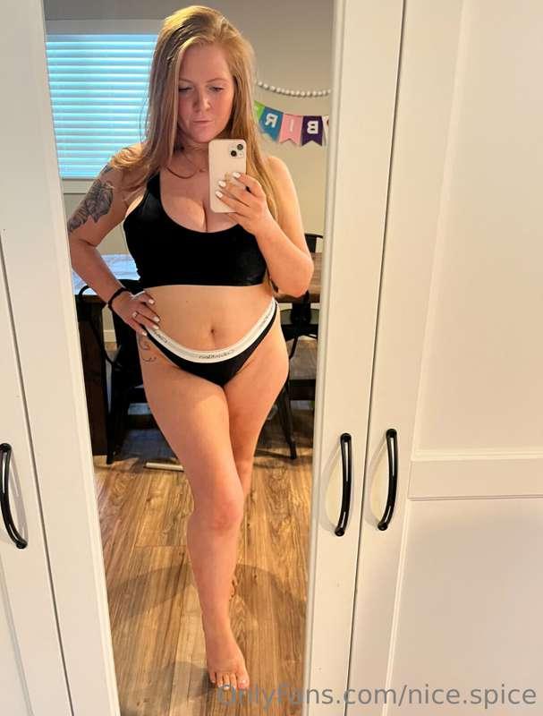 Just a thicccc bitch in a housekeeping uniform.  Hope you we..