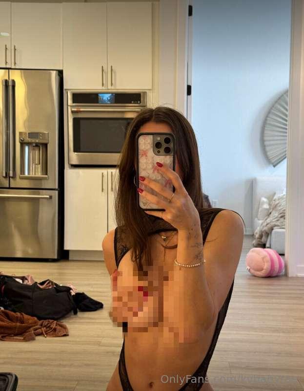 Down on my knees, hands barely covering my 🍒 are you bold en..