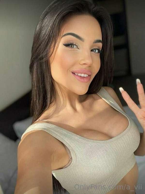 Do you like my snow-white smile?😁
