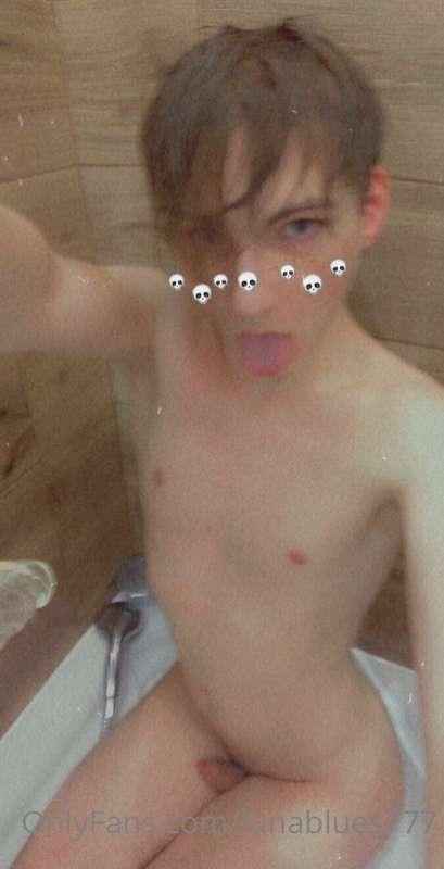 Shower blowjob anyone?