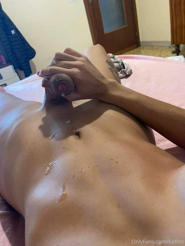 Look at this beautiful cumshot 😋🔥