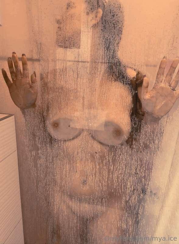 Nyereményjáték❗
Aki lájkolja az összes posztomat ,és dob rám..