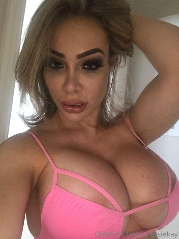 Thinking of changing my hair… shall I go back to blonde or p..