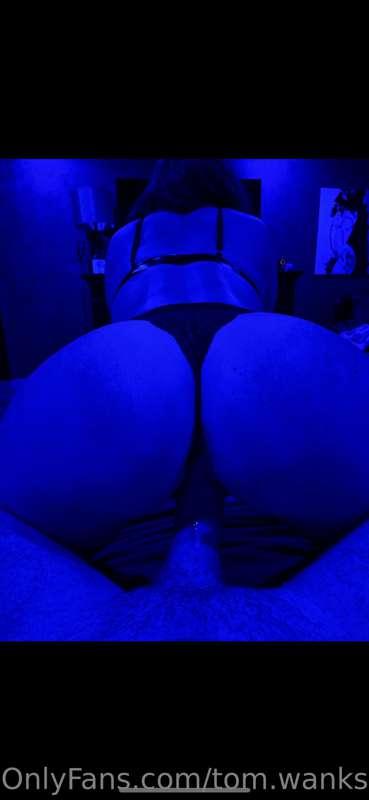 @scarletvixen420 getting horny and not taking her panties of..