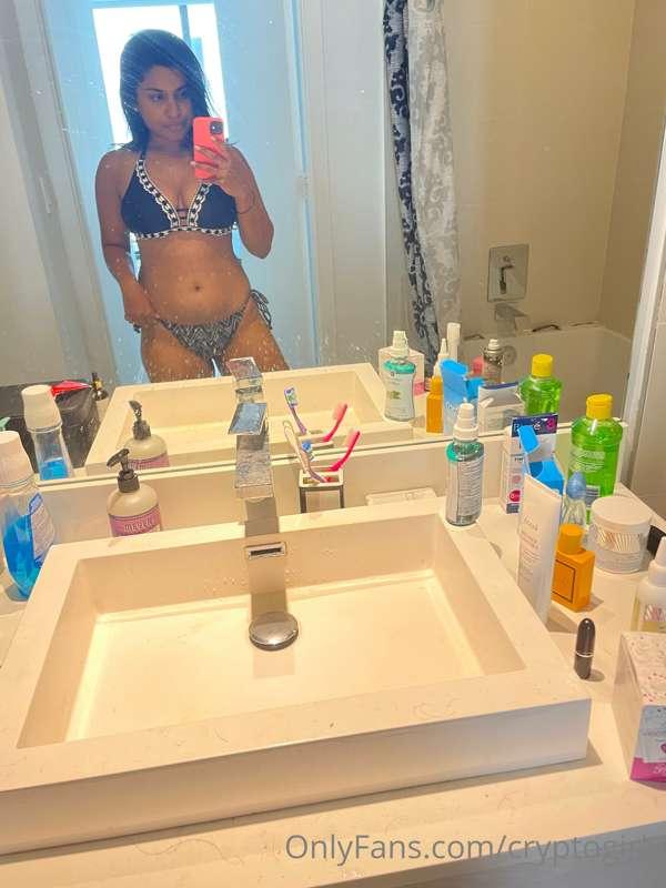 getting ready for a pool day ☀️