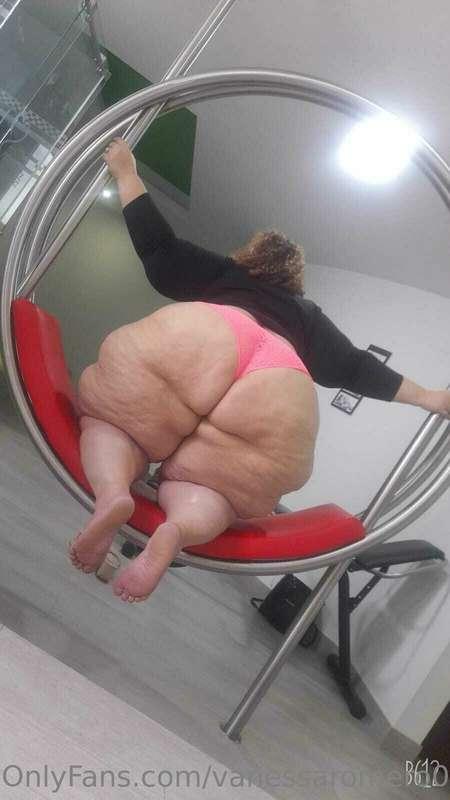 Le gusta los culos grande como el mío de Vanessa Romero acá ..